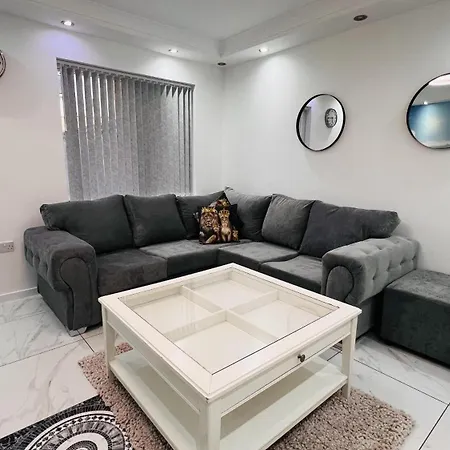 Villa 3-Bed House In Northolt